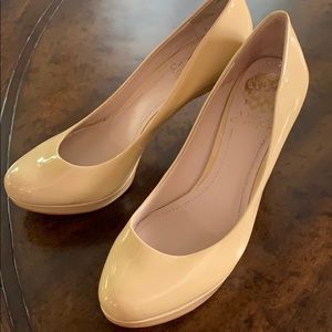 Vince Camuto Nude platform 3” heels 5.5